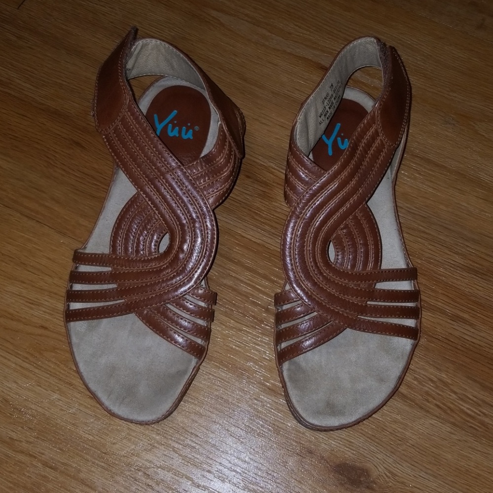 Brown sandals size 7